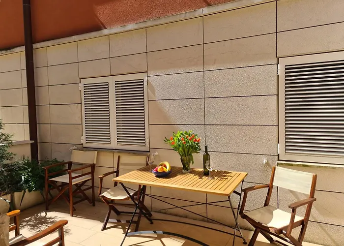 Golden Sun Apartment