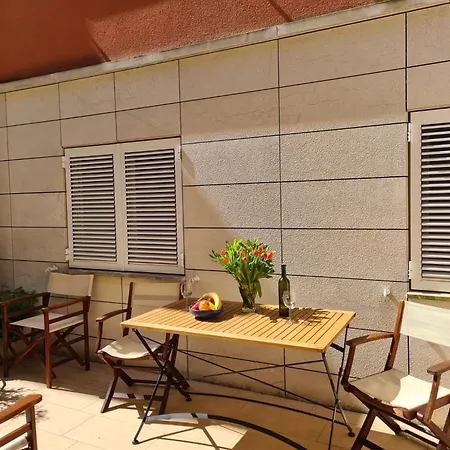 Golden Sun Apartment